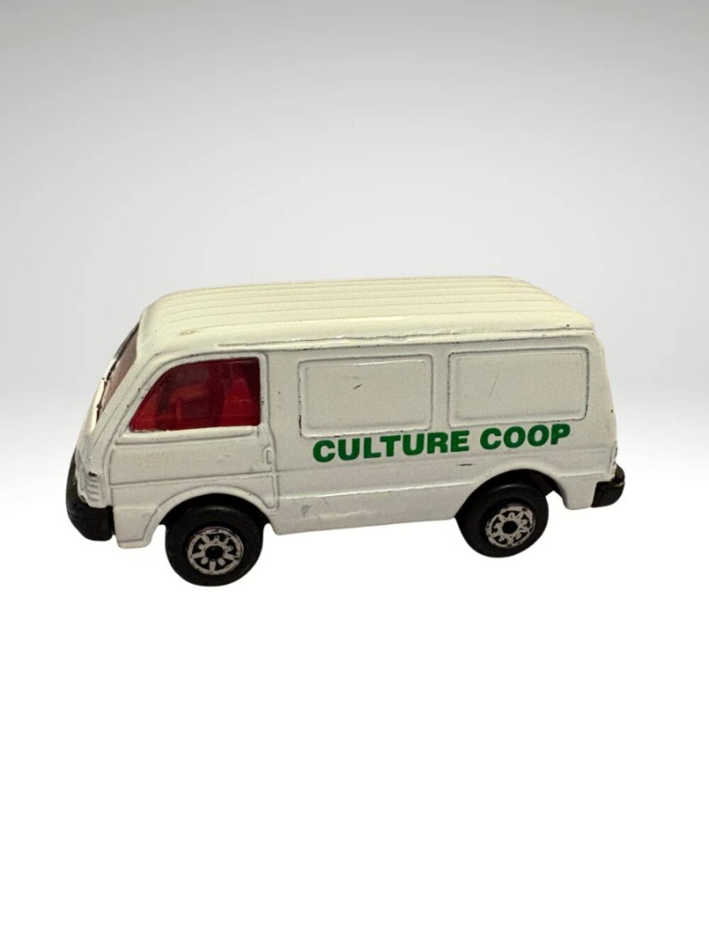 Maisto Ford Econovan Culture Coop Farmland 1:64 Diecast Farmstand (SKU: 230TO)